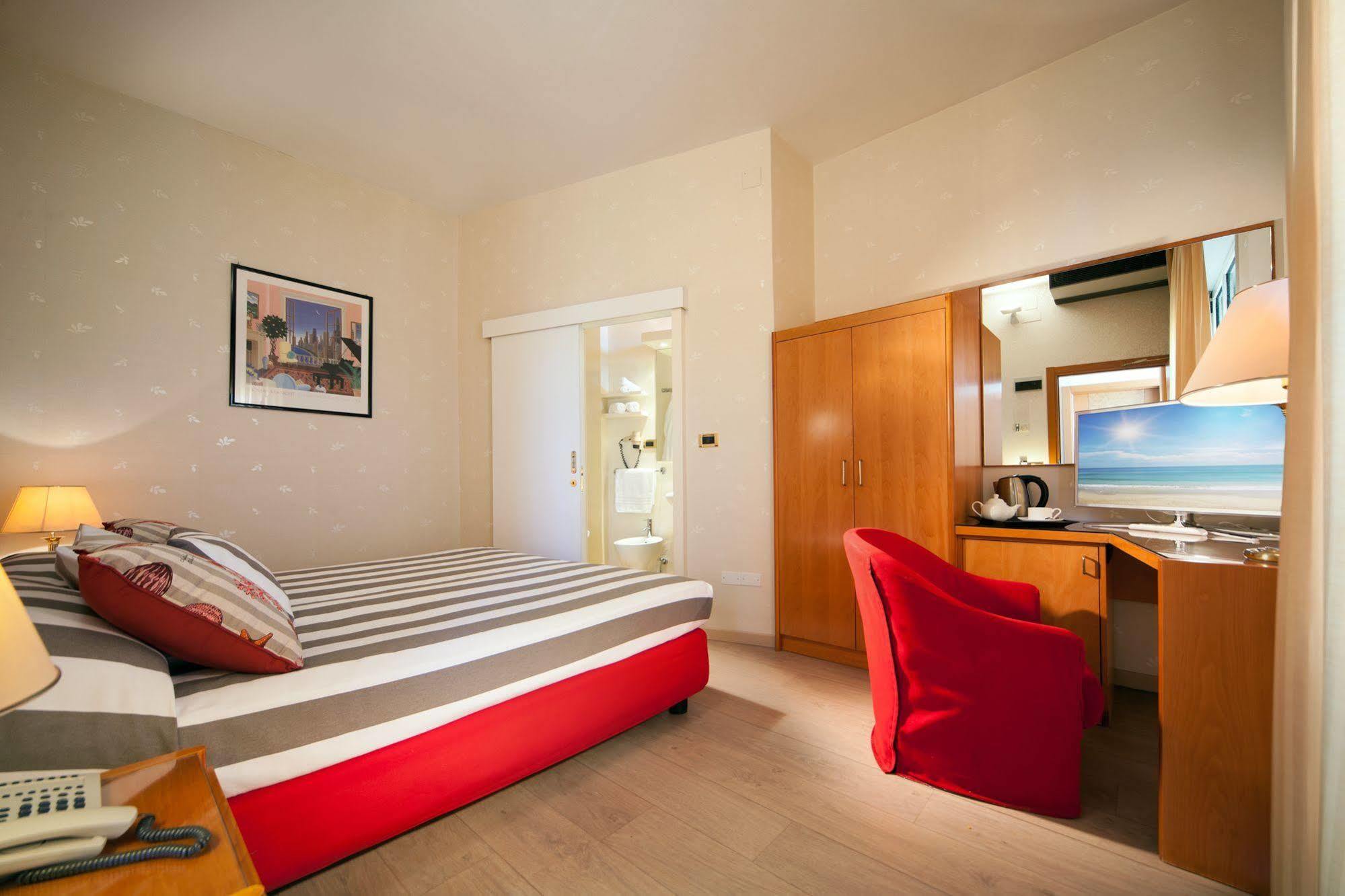 Hotel Kursaal Ρίμινι Εξωτερικό φωτογραφία